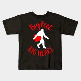 Big Feet, Big Heart Funny Bigfoot Valentines Day Kids T-Shirt